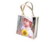 Shopper Mädchen mit Blume