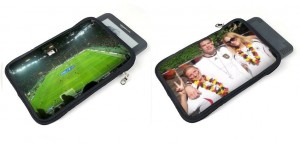 Eine Kindle Tasche bedruckt mit zwei Fussballfotos