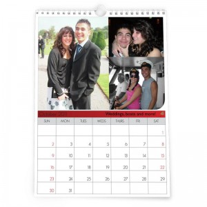 Ein Fotokalender mit den Fotos eines Paares auf der Vorderseite