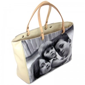 handtasche kinder sw Eine Tasche mit Fotodruck mit einem Foto von drei Kindern in schwarz/weiss
