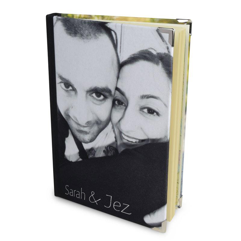 Notizbuch mit Foto eines Paares in schwarz-weiss