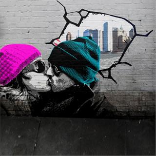 Pop Art Foto Banksy mit Foto eines Paares vor Mauer mit Riss