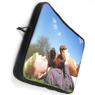 Laptop Tasche bedruckt mit einem Foto eines Mannes mit Hund