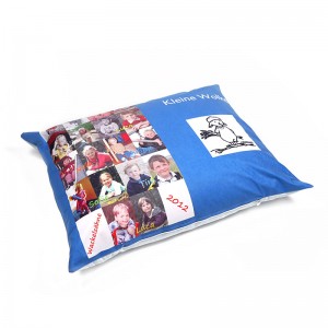 Fotokissen mit einer Fotocollage von kindern als abschiedsgeschenk für erzieher