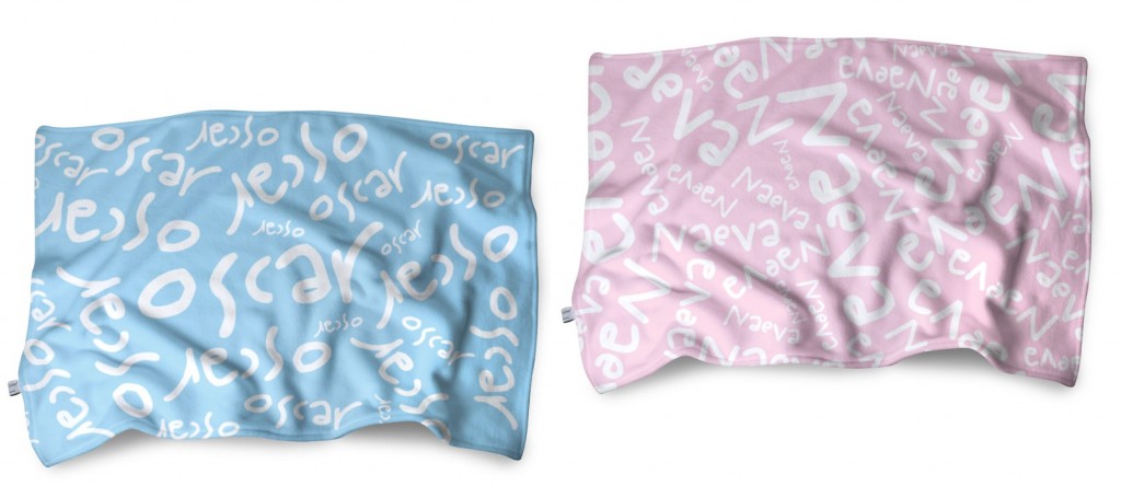 Kuscheldecke mit Text design in blau und rosa for babys