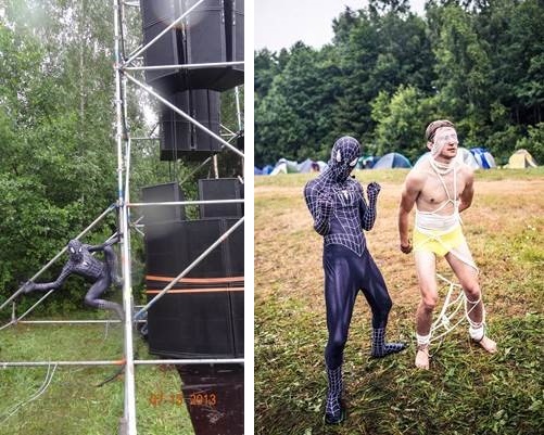 Spider - Man in Alktion - bedruckter Stoff von Originelle Fotogeschenke