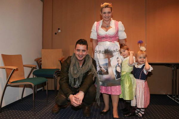 Andreas Gabalier und die Dirndl - Schürze mit seinen Fotos