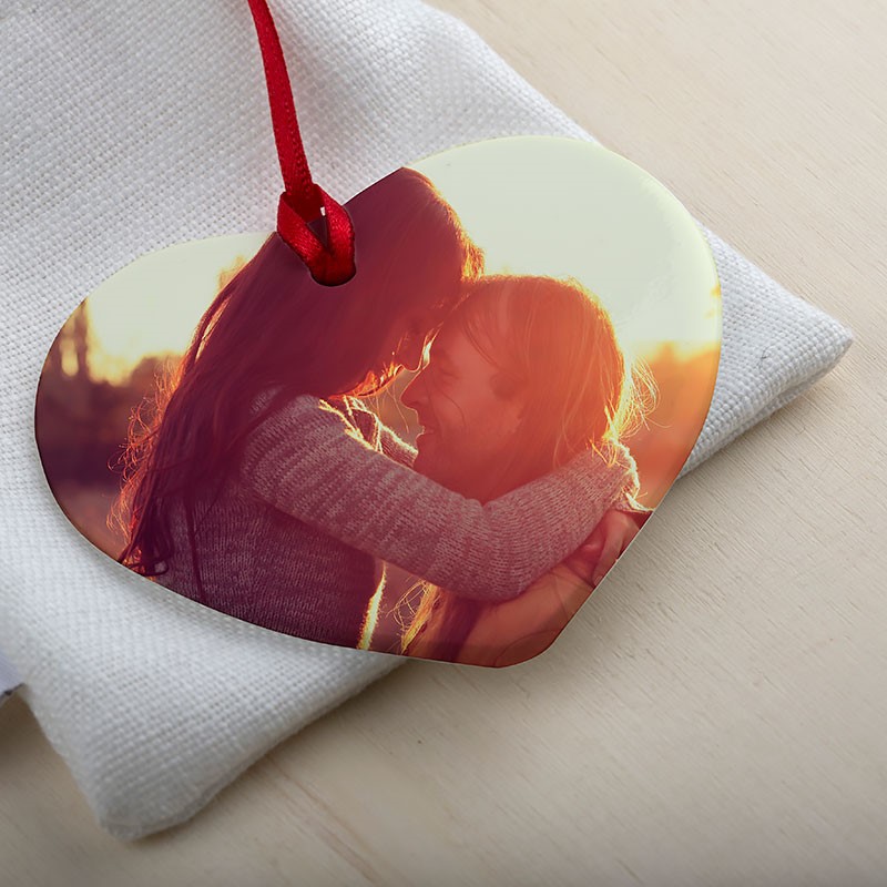 herzanhänger mit valentinstagsfoto