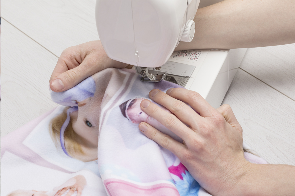 Saum für die Babydecke nähen lassen