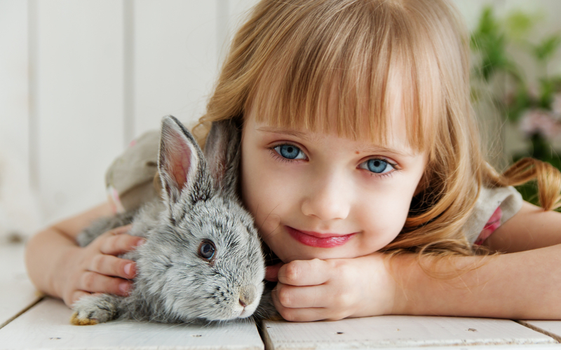 Vegane Geschenke Mädchen mit Hase